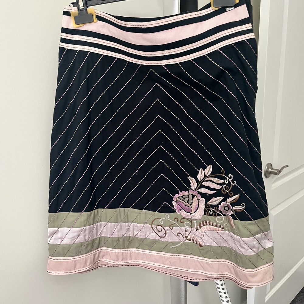 Ted Baker Black Silk and Embroidered and Pink A-Line Skirt